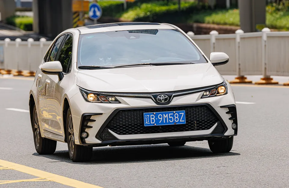 Toyota Corolla XEi 2.0 Flex Aut. 2023/2024 — foto 2