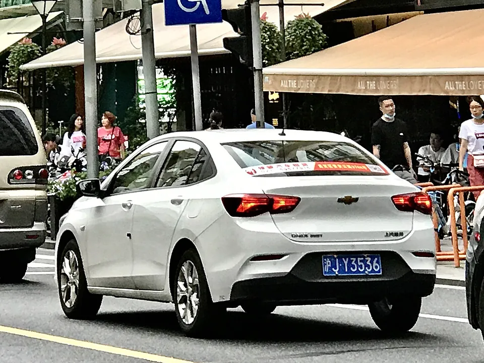 Chevrolet Onix LTZ 1.0 Turbo Aut. 2023/2024 — foto 2
